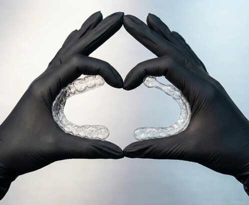 Сколько стоят элайнеры и почему цена в разных клиниках отличается в три раза